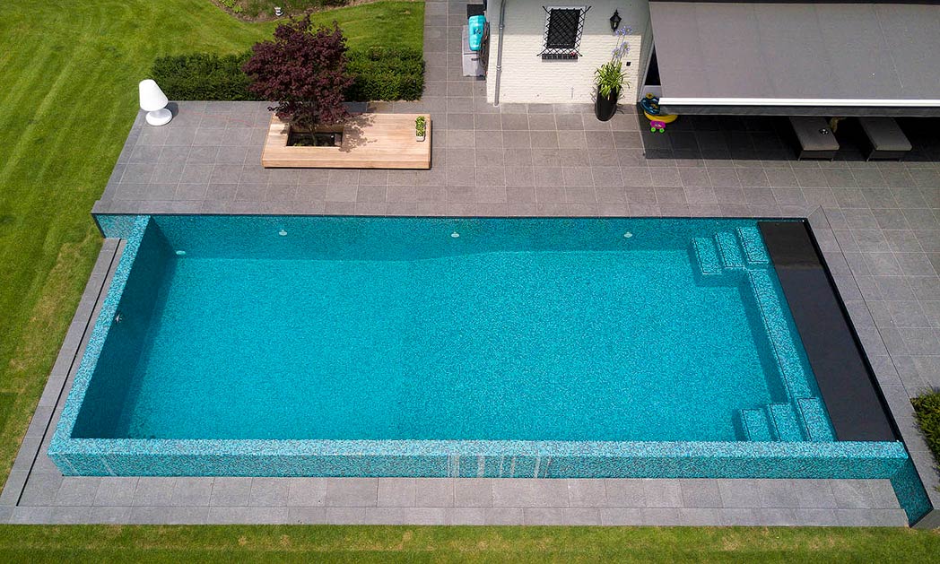 Infinity pool zwembad bisazza mozaiek slide 2