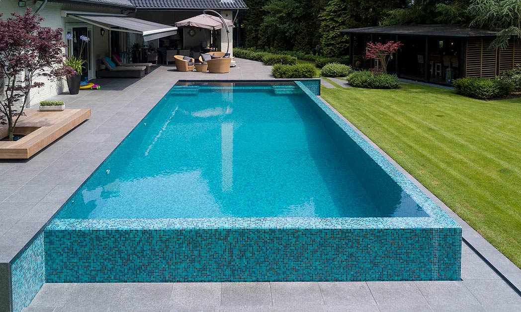 Infinity pool zwembad bisazza mozaiek slide 4