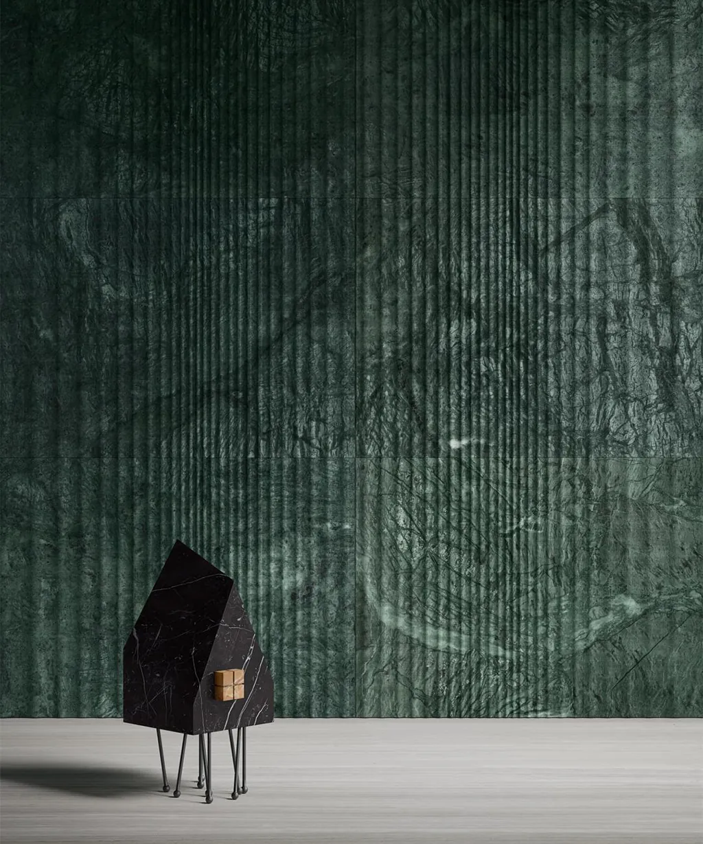 Salvatori Nagi wandtextuur in Verde Guatemala groen marmer Yabu Pushelberg golvend reliëf