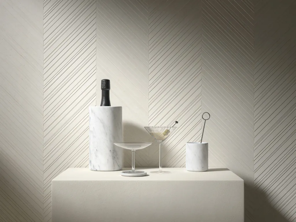 Salvatori Chevron visgraatpatroon in marmer met wijnkoeler Piero Lissoni natuursteen design