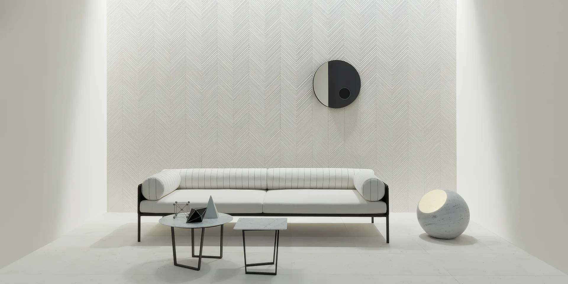Salvatori Chevron natuursteen vloer in Crema d'Orcia visgraatpatroon Piero Lissoni Italiaans design