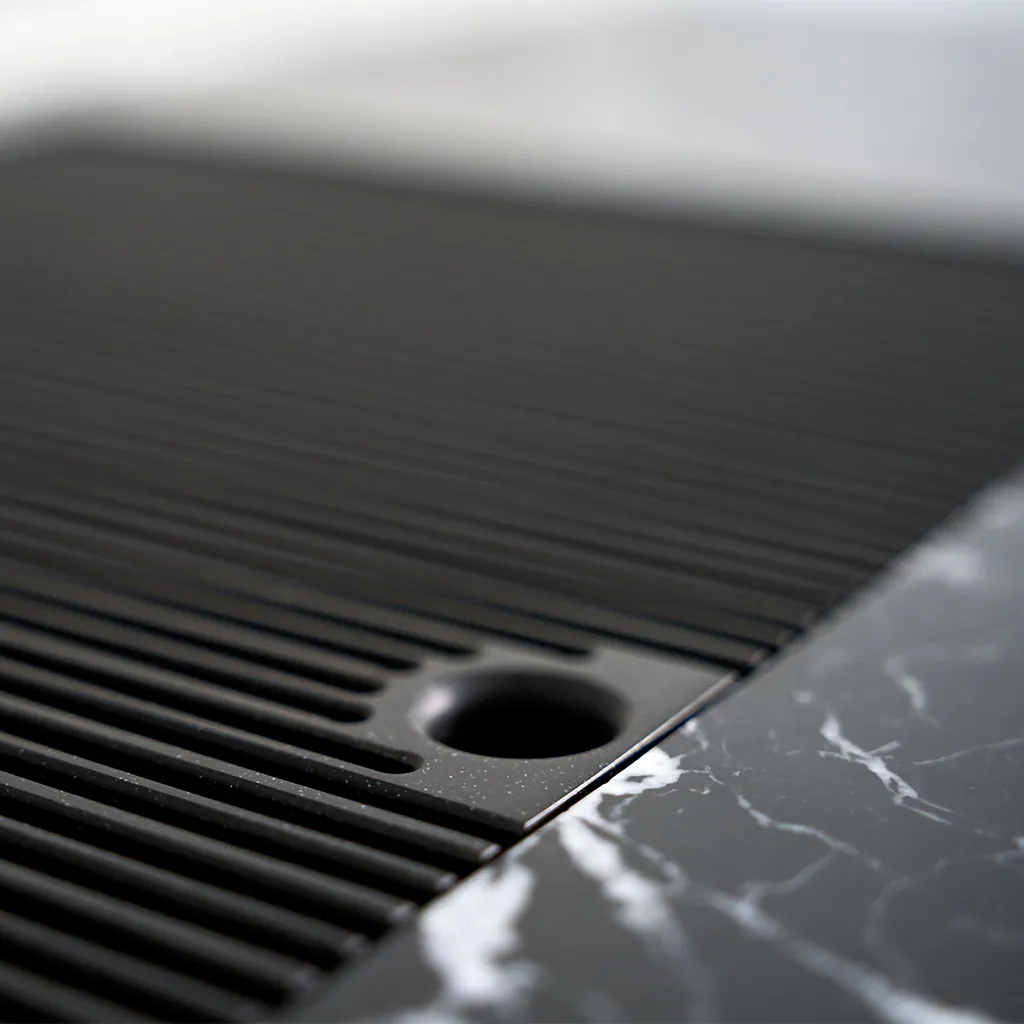 Agape Ell wastafel grid detail Corian rooster afvoer Benedini Associati minimalistisch badkamerdesign