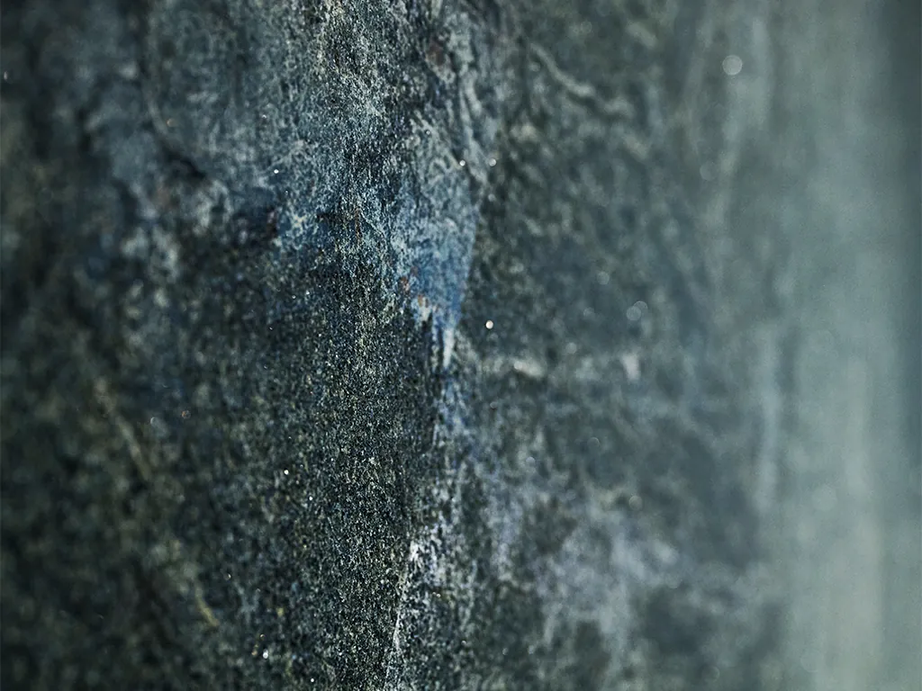 Eggersmann natuursteen keuken in Black Musk graniet unieke plaat Duits maatwerk keukendesign