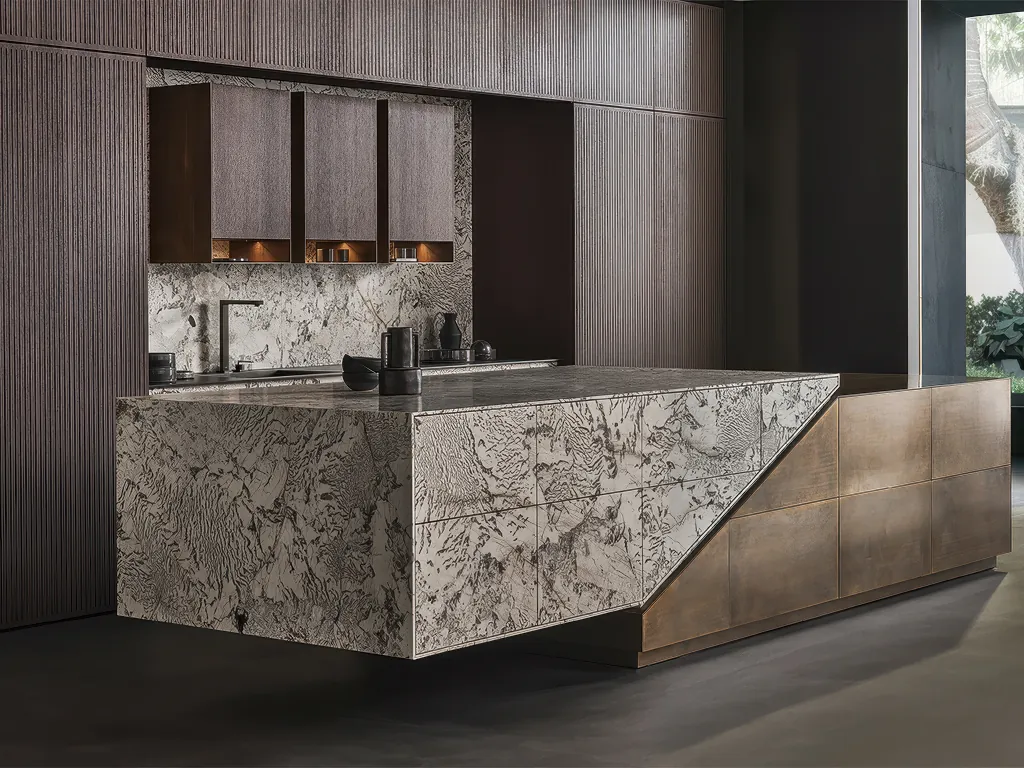 Eggersmann SKYWALK keukeneiland in Taj Mahal kwartsiet en gebronsd messing natuursteen maatwerk