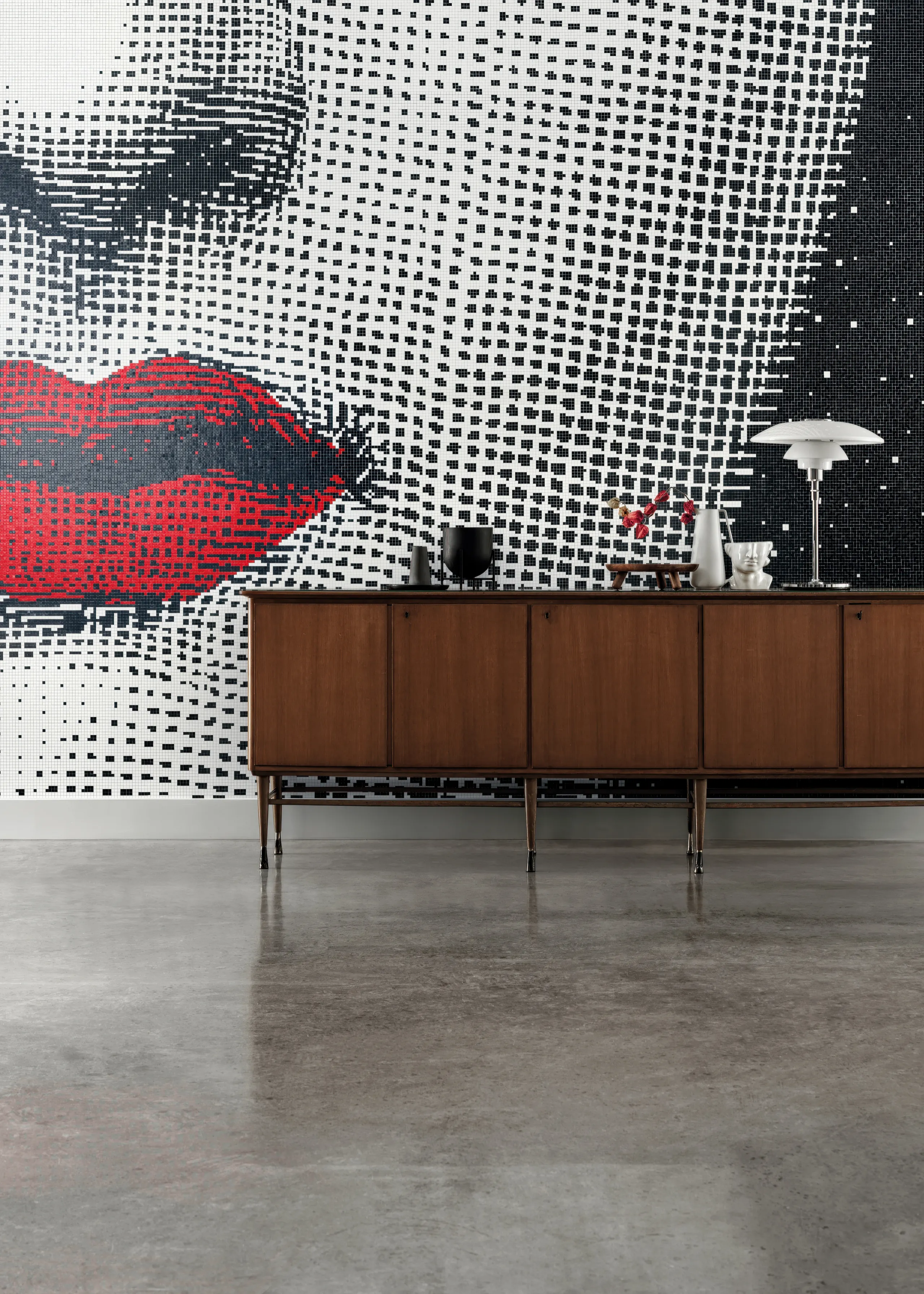 Bisazza Fornasetti Bocca glasmozaïek tegels gezicht met rode lippen zwart-wit handgezet Italiaans glasmozaiek