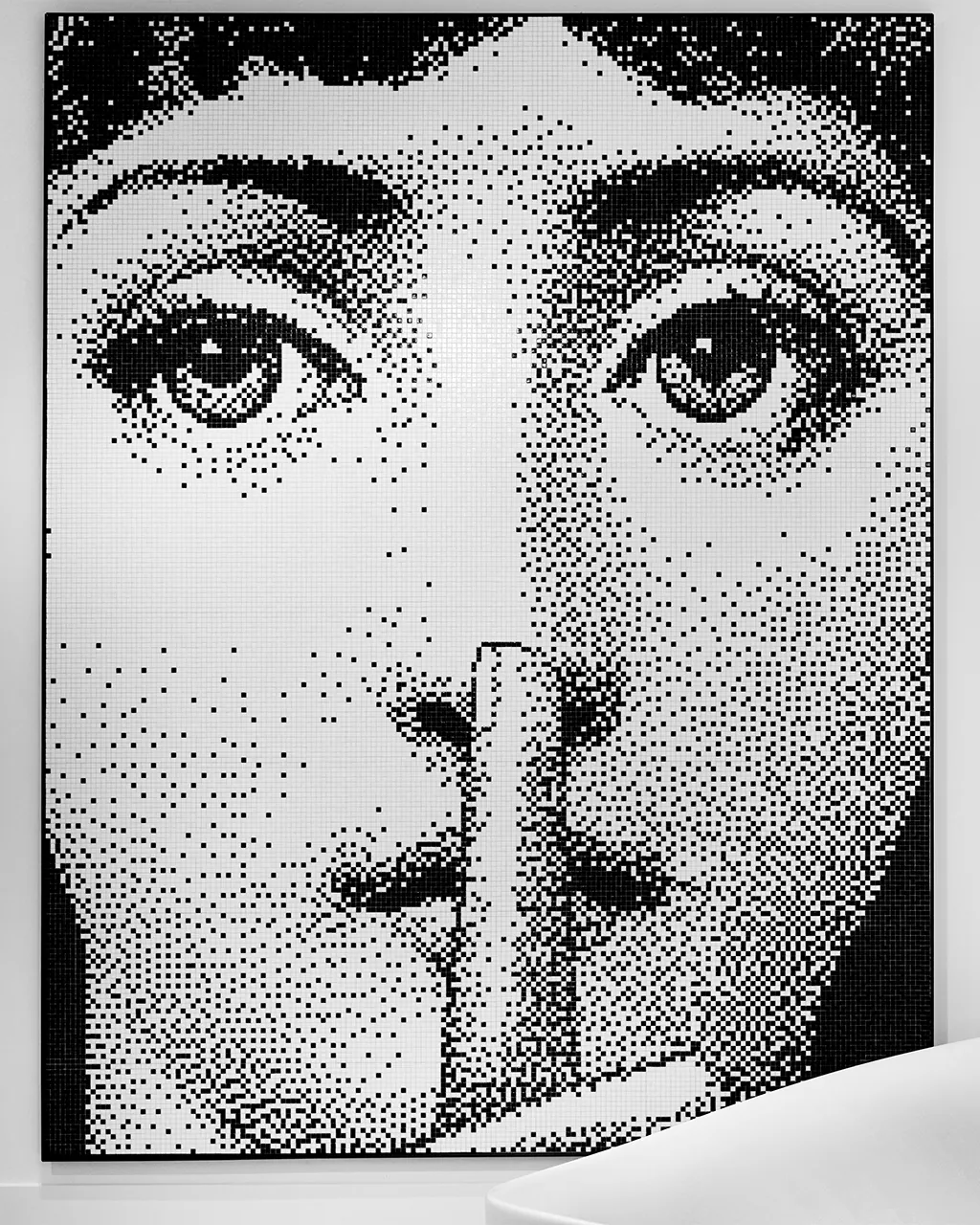 Bisazza Fornasetti Lina Cavalieri mozaiek tegels in showroom Van Boven handgezet glasmozaiek portret Tema e Variazioni