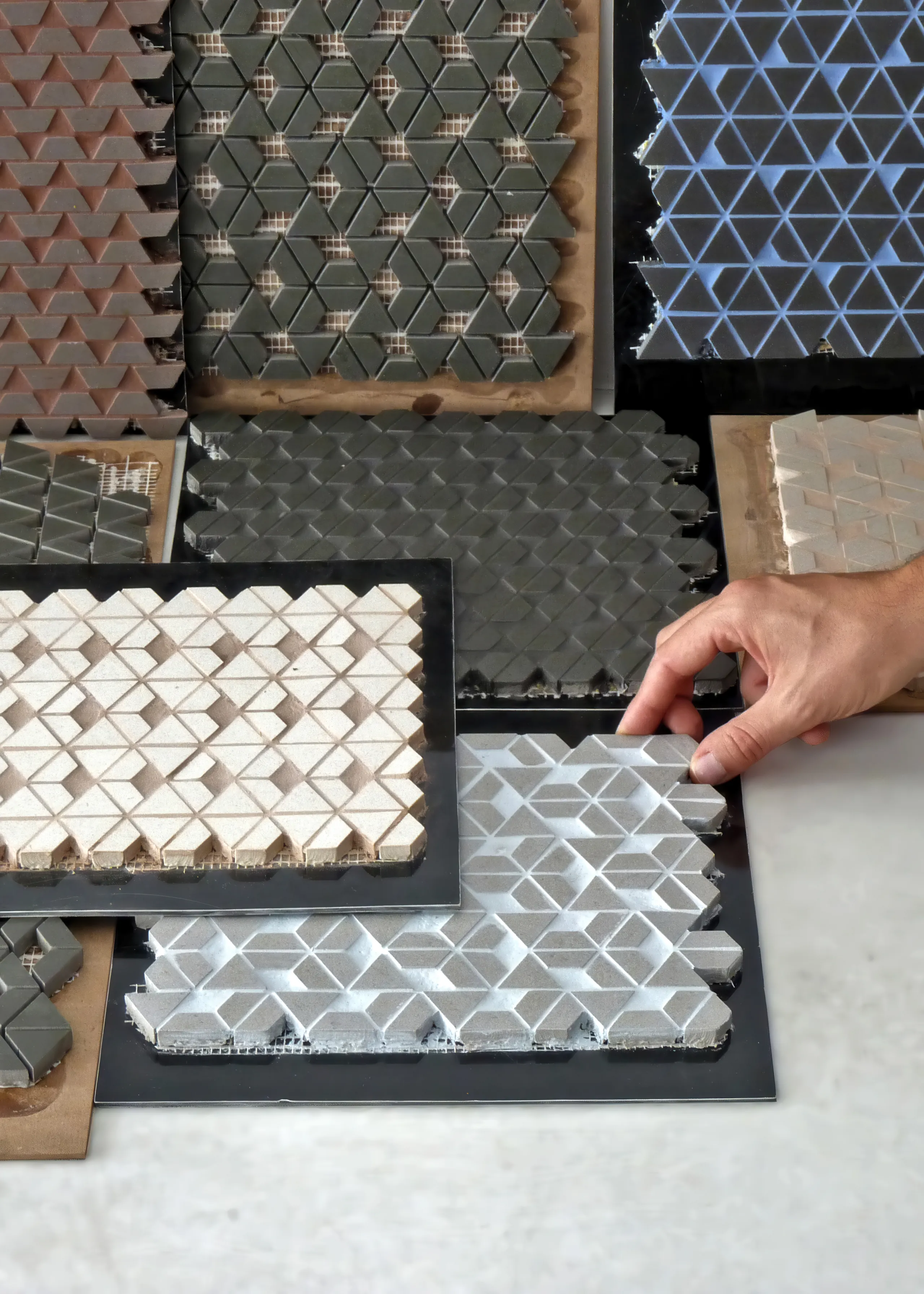 Living Ceramics Cava Mosaic Signature Surface ontwerp LucidiPevere waterjet gesneden porselein mozaïek