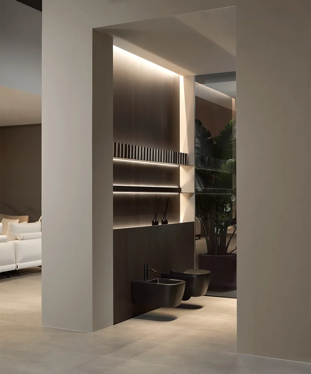 antoniolupi Komodo toilet in gelakt zwart met embossed textuur wandhangend Italiaans sanitair