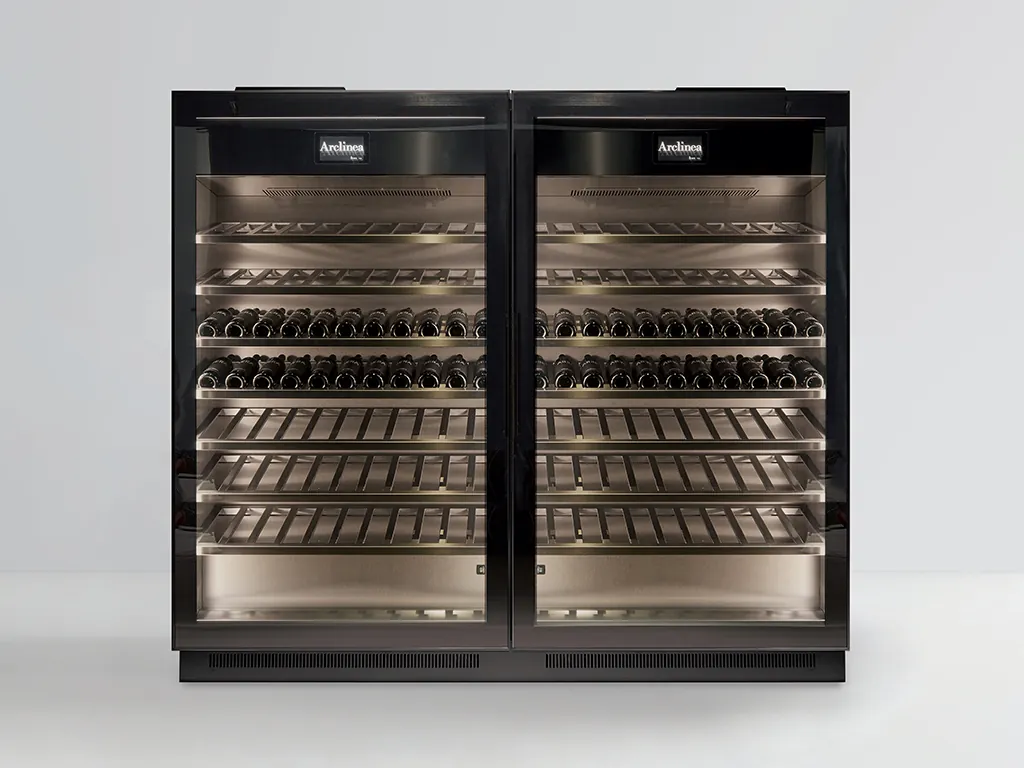Arclinea DUET VINA dubbele wijnklimaatkast in zwart met glazen deuren en RVS wijnrekken temperatuurgeregeld
