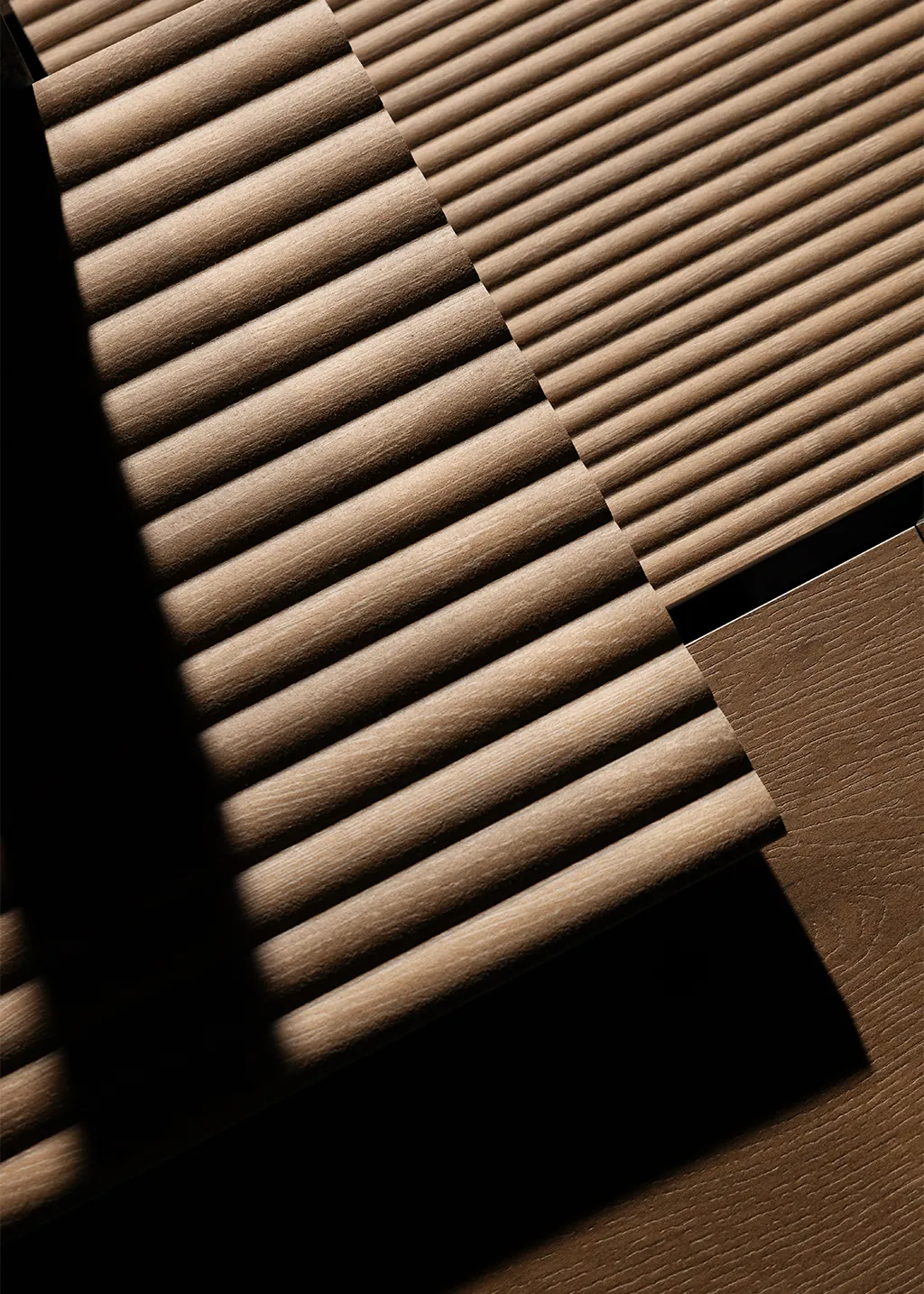 Living Ceramics tegel in houtlook met reliëf structuur keramiek met natuurlijke houtnerf