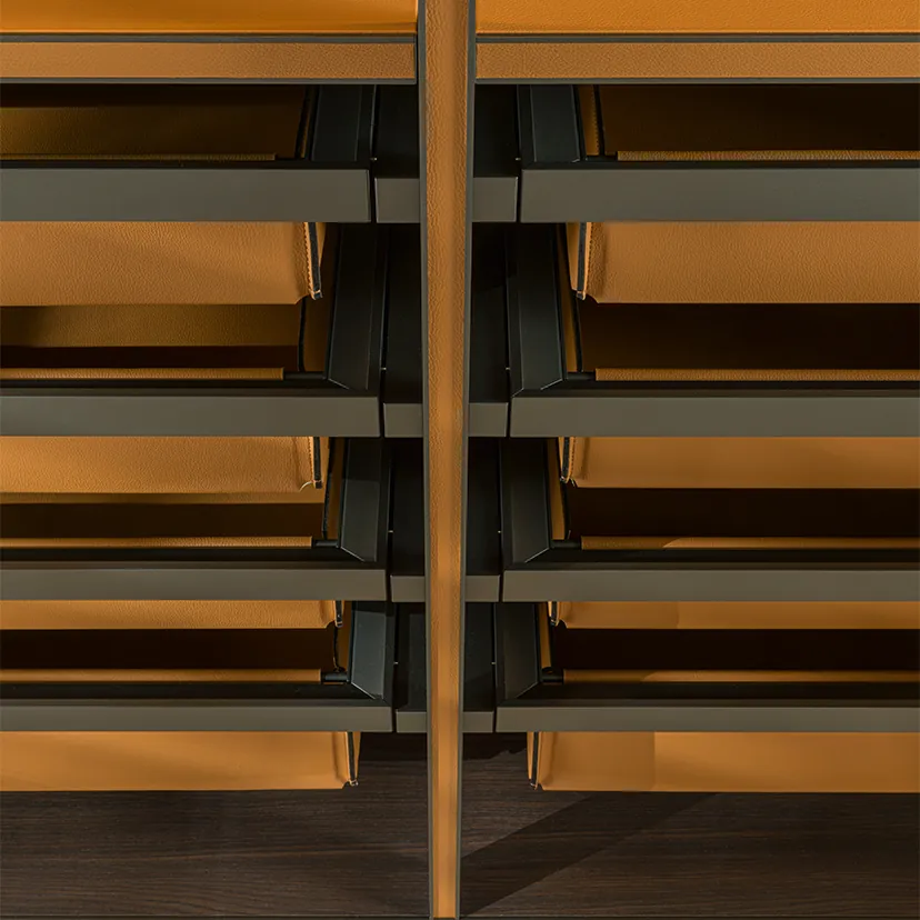 Molteni Gliss Master lades in ecoskin oranje detail walk in closet maatwerk