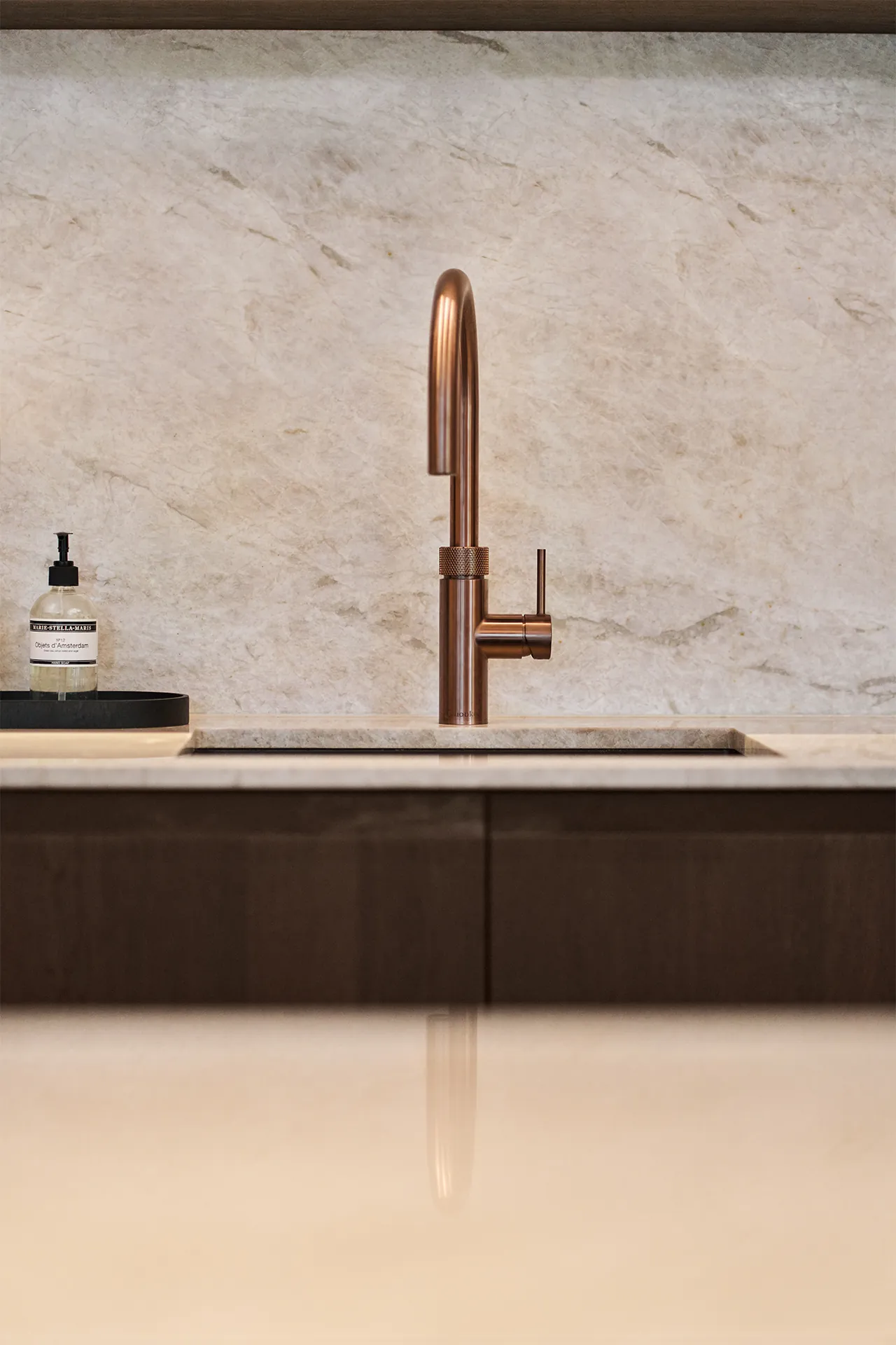 Quooker Flex in rosé op kwartsiet Taj Mahal werkblad