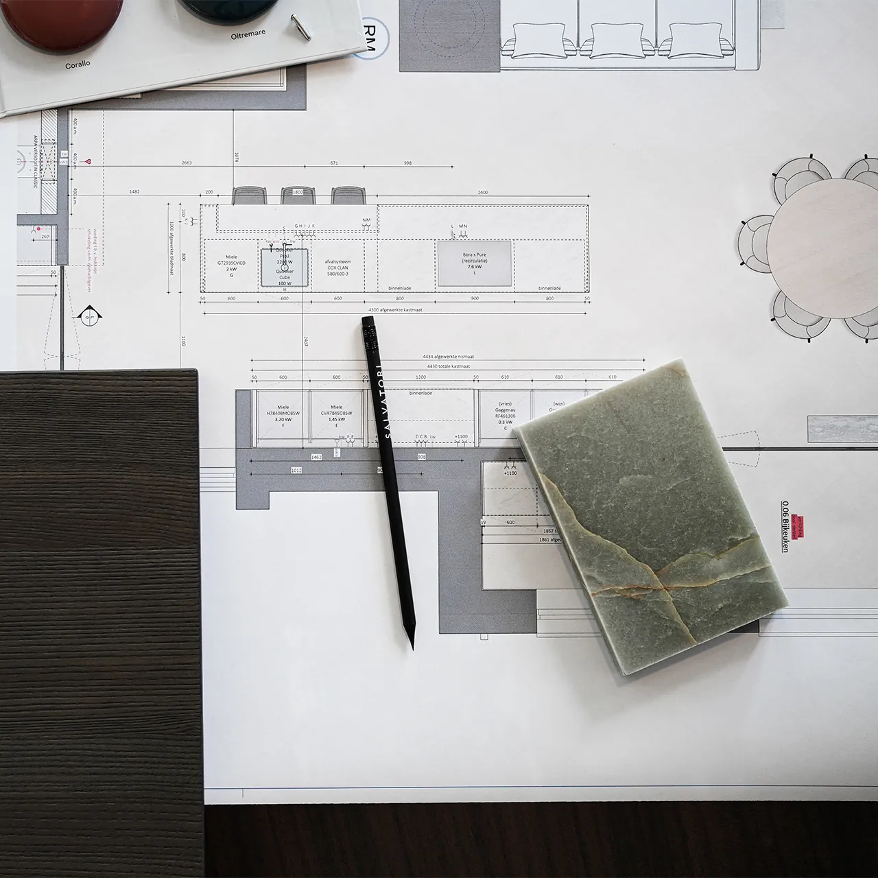 Moodboard met tekeningen en materiaalkeuze