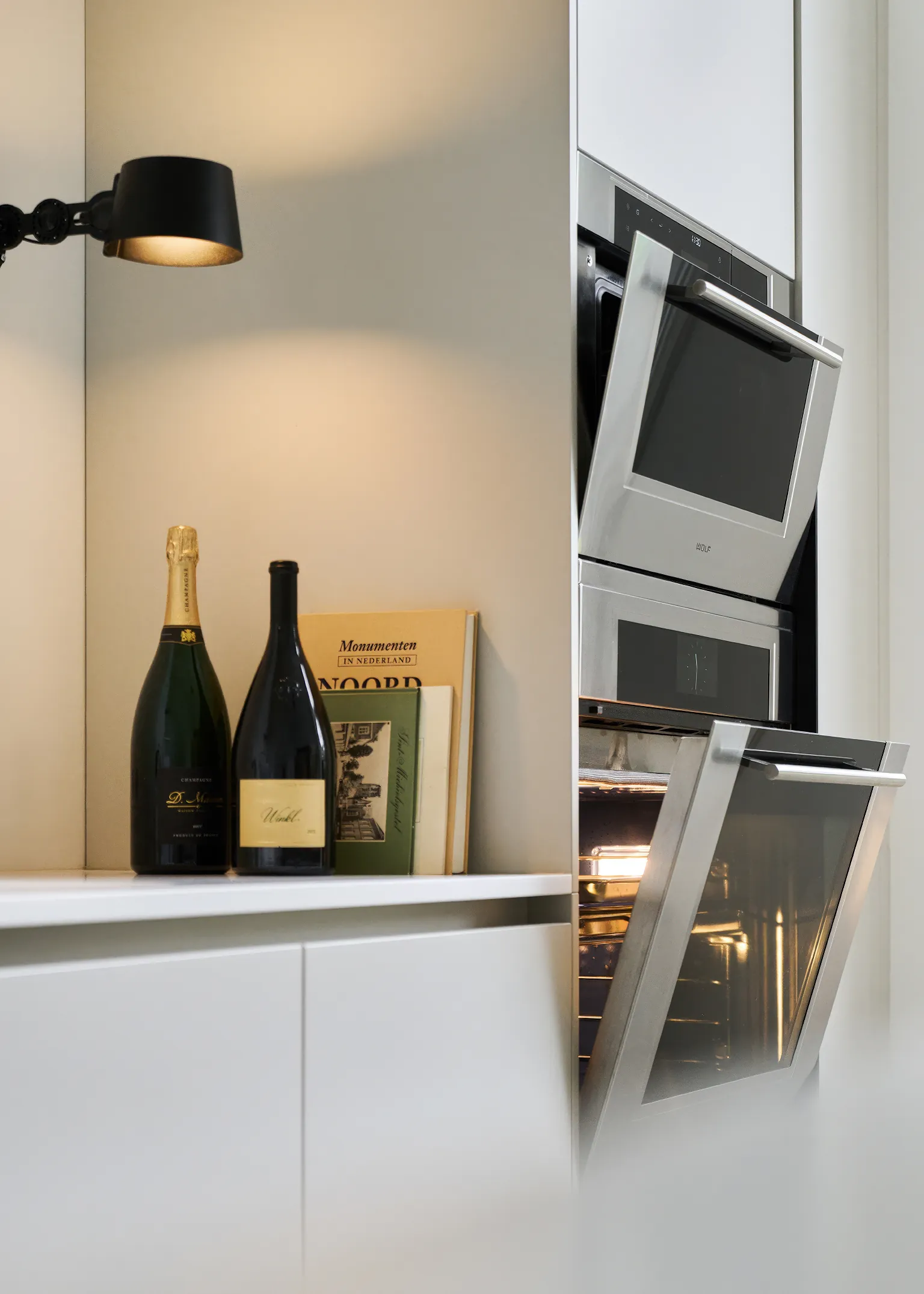 Eggersmann keuken greeploos design met Wolf stoomoven en Sub-Zero koeling geïntegreerde inbouwapparatuur Duits maatwerk Amerikaanse precisietechniek