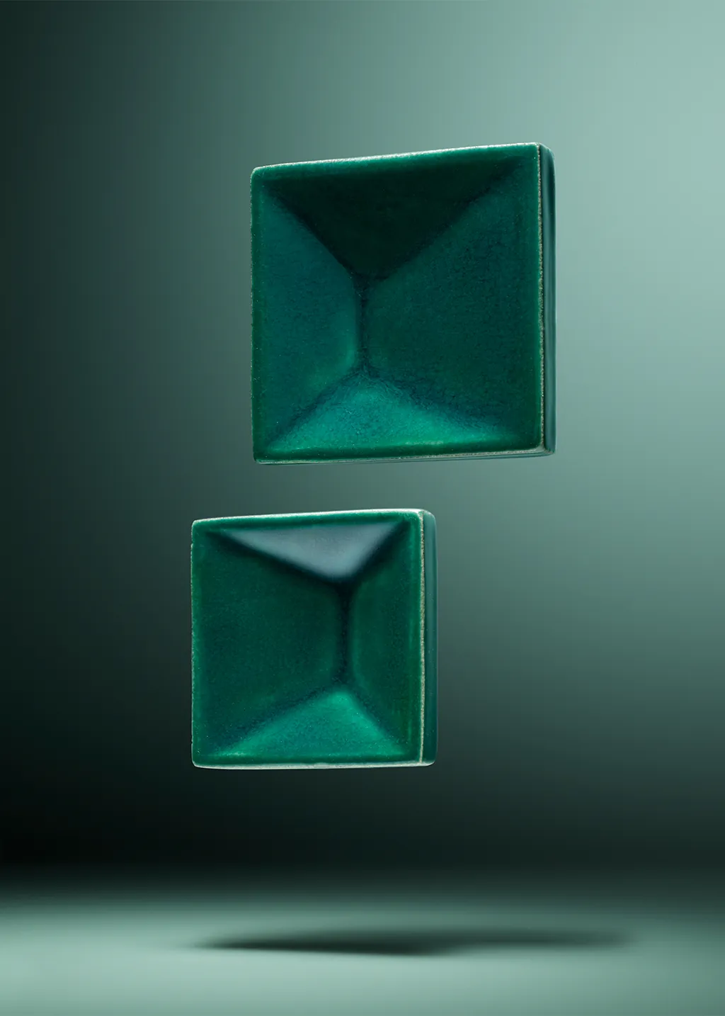 Botteganove Perspectives collectie groene wandtegels 67x67mm ontworpen door Angelo Spagnolo, tiles as jewellery concept met juweel-achtige afwerking