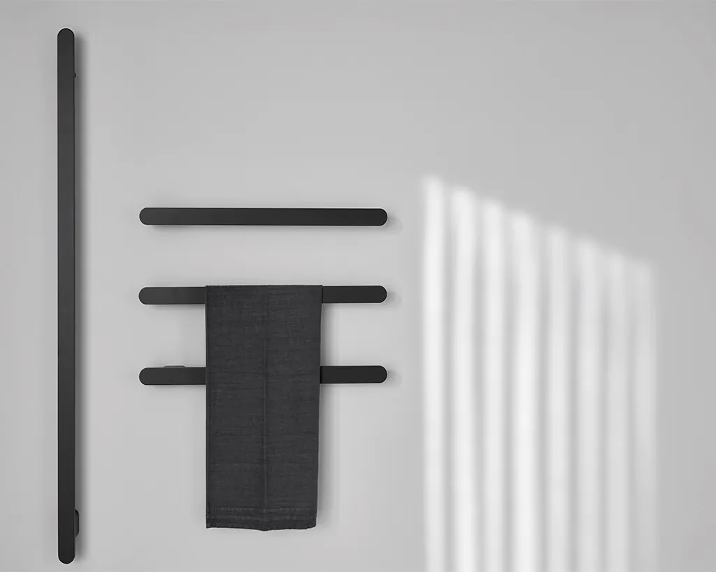 antoniolupi Rigo elektrische handdoekradiator in zwart aluminium, ontworpen door Brian Sironi